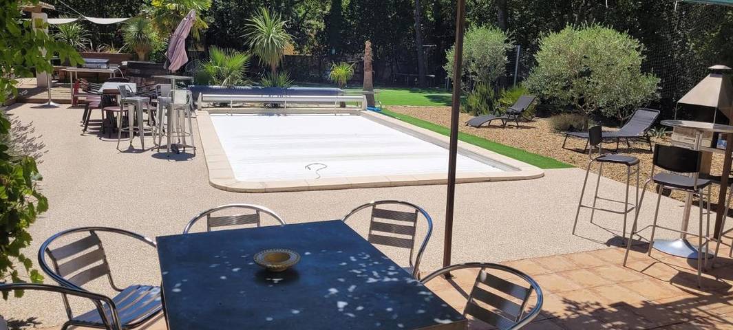 Location de vacances pour 11 personnes, avec piscine ainsi que jardin et vue à Rochegude - 4