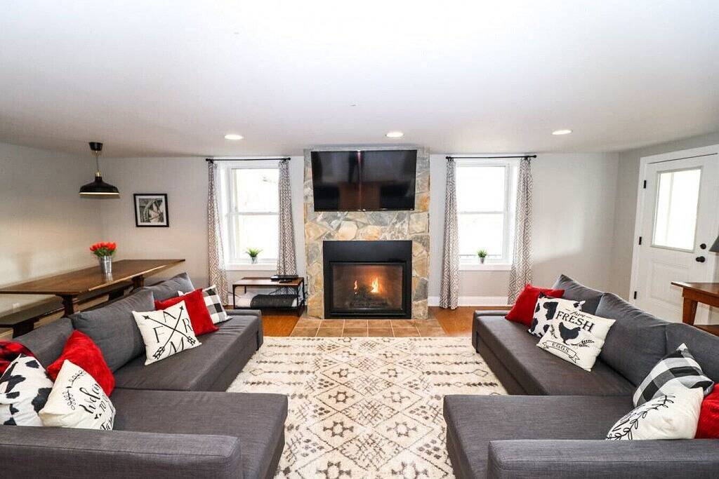 Neubau! Veranda n 'Weide Farm von Buffalo Mountain Getaway in Blue Ridge Parkway, Meadows of Dan