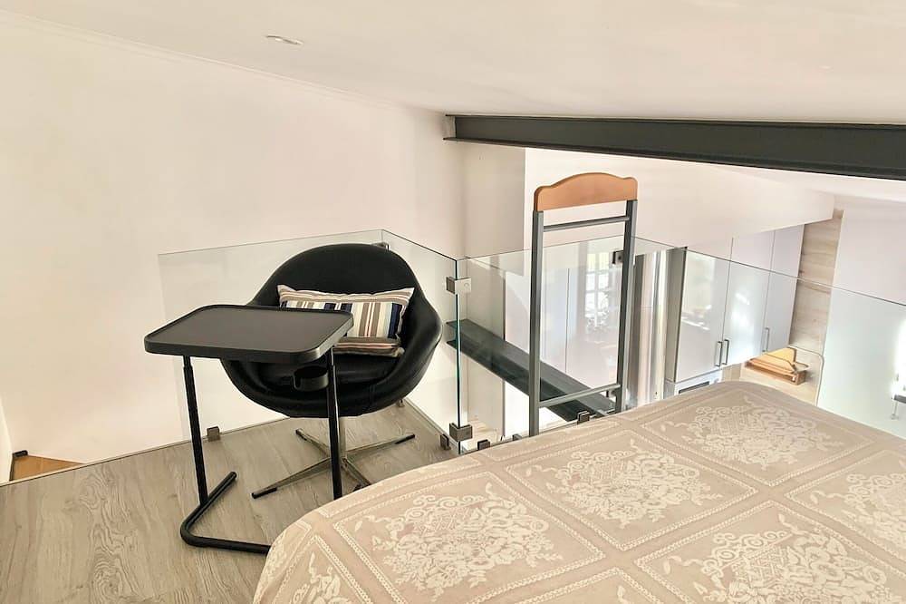 Ganze Wohnung, Cozy studio with terrace in Cascais in Alcabideche, Costa de Lisboa