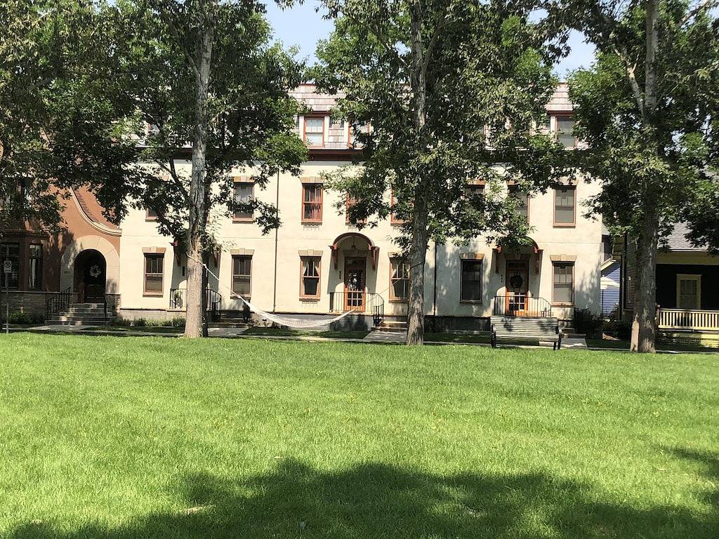 Modernes Neubau-Kutschenhaus in Aussicht - Amerikas coolste Nachbarschaft in Longmont, Boulder County