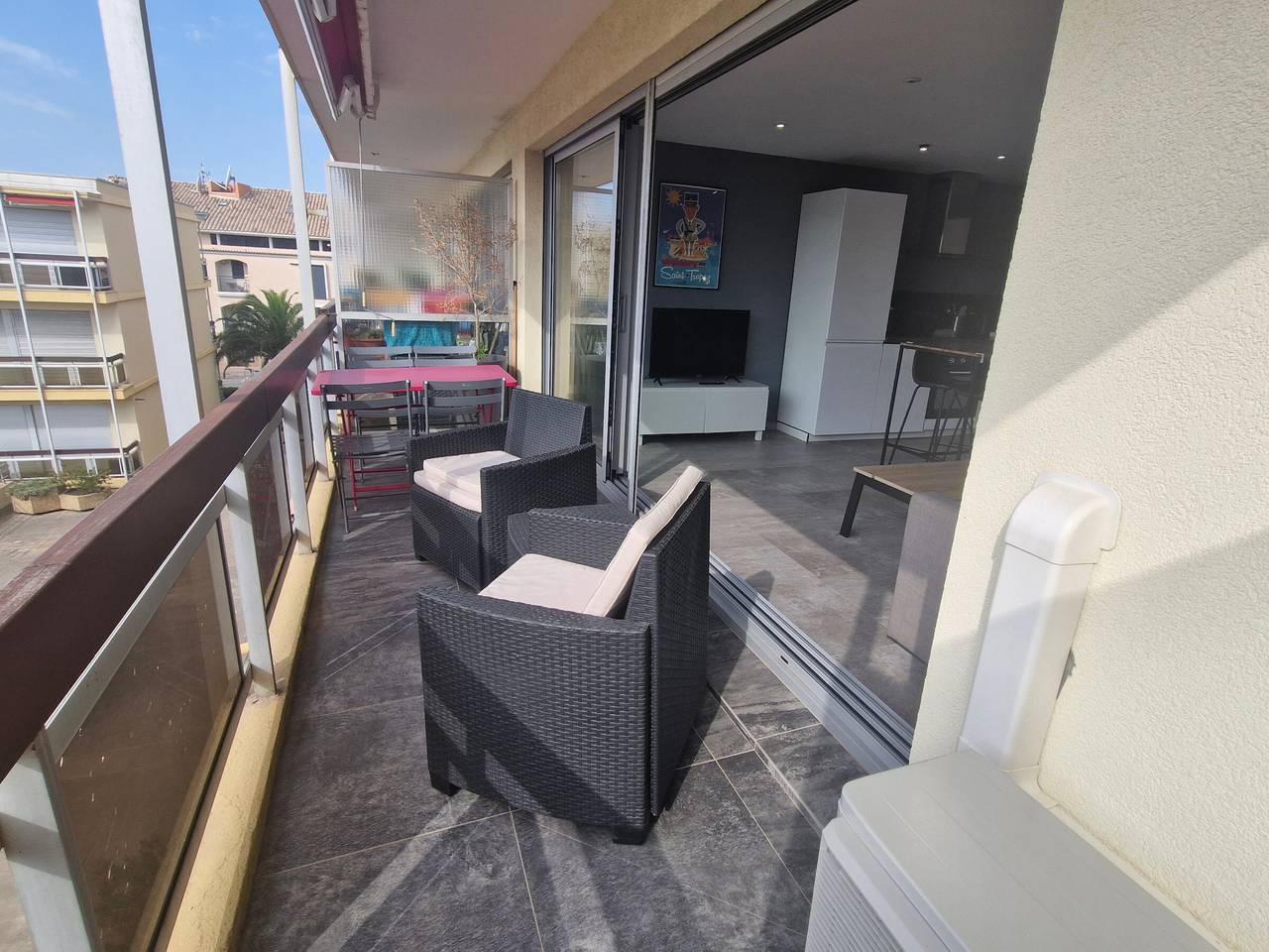 Apartamento entero, Apartamento climatizado de 2 habitaciones con vista al mar, centro ciudad de Sainte-Maxime, mascotas permitidas in Sainte-Maxime, Region de Draguignan