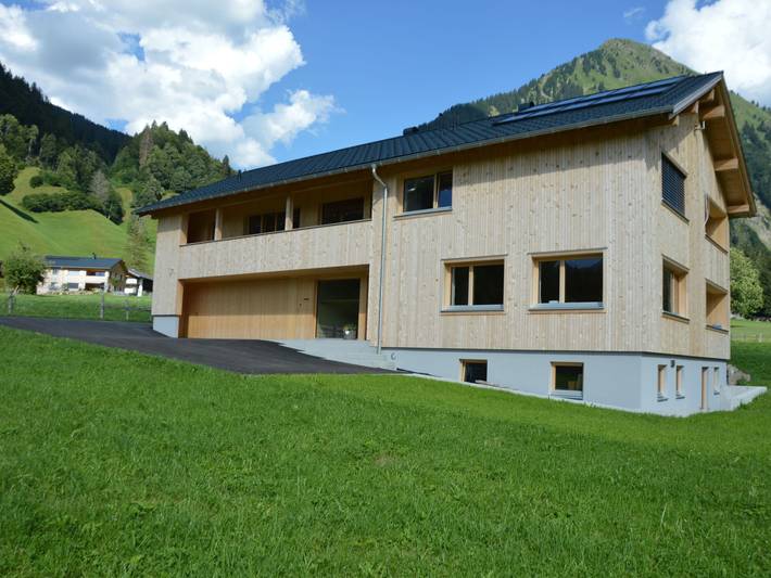 Ferienwohnung für 4 Personen, mit Balkon und Garten sowie Ausblick in Schoppernau