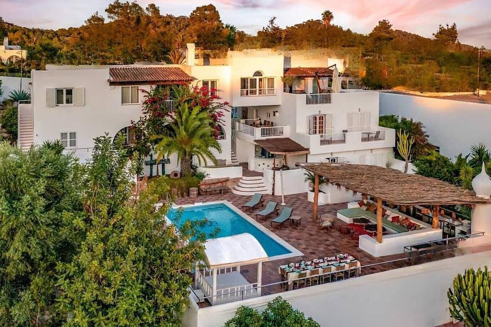 Casa Datscha: A 14-Bed Villa with Stunning Ocean and Mountain Views! in Cala Saladeta, Sant Antoni de Portmany