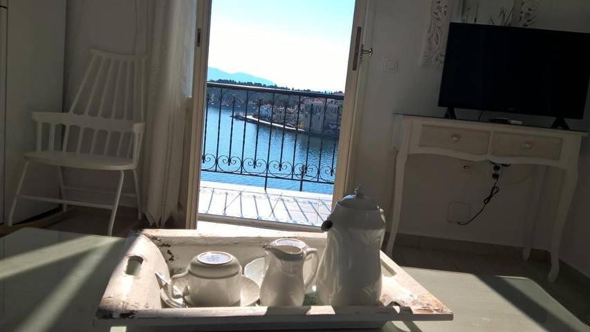 Gîte pour 3 personnes, avec jardin et vue à Galaxidi