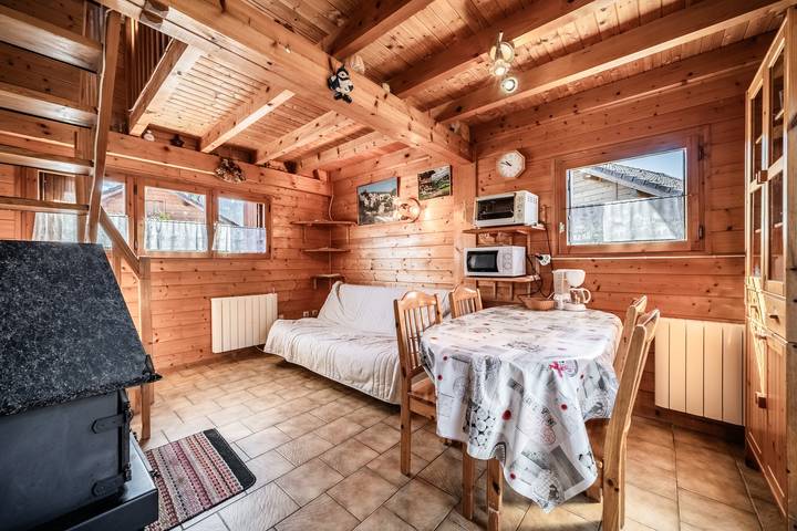 Chalet „4p Simple - La Gélinotte“: Bergblick, private Terrasse & Wlan in Verchaix, Region Bonneville