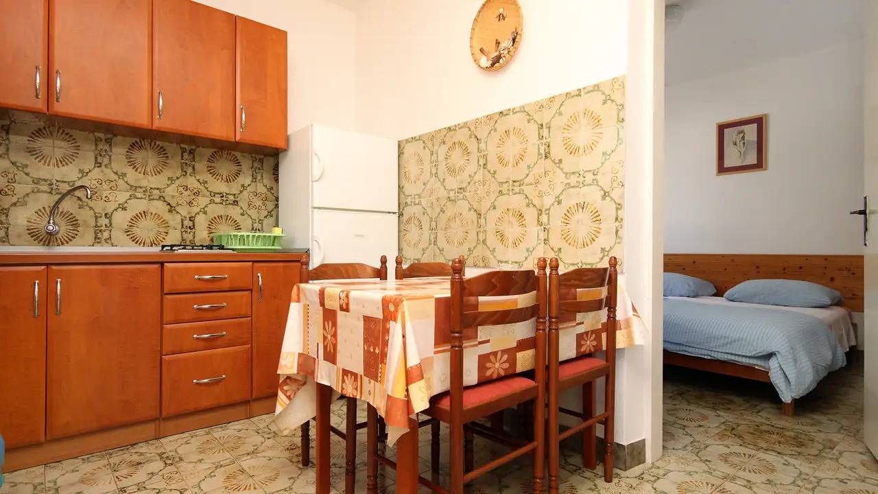 Cijeli apartman za odmor, Ferienwohnung für 5 Personen (30 m²) in Lavdara in Lavdara (Zadar), Sali