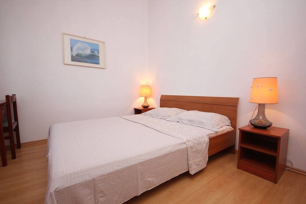 Ganze Wohnung, 1-Zimmer-Ferienwohnung mit Terrasse Ilovik, Losinj in Kvarner Inseln