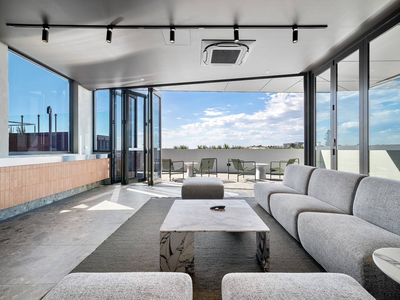 Entire apartment, Bright 1-Bedroom Escape with Private Bbq in North Fremantle, Perth