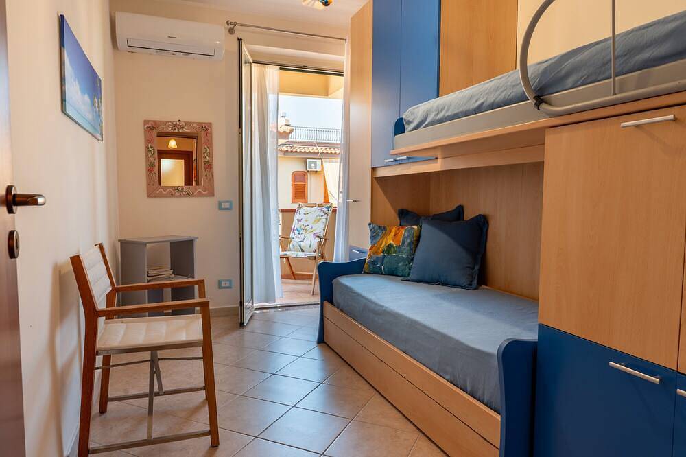Apartamento entero, Apartamento 'Vacanza Gliaca' con vistas al mar, balcón y aire acondicionado in Piraino, Provincia de Messina