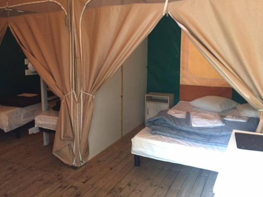 Camping Les Fouguieres - Tienda de lona y madera 4 personas - Habitación De Madera Lodge sin instalaciones sanitarias in Carcès, Región Brignoles
