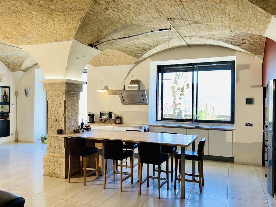 Gîte de groupe de caractère 12-14 pers avec jacuzzi - Ancien domaine de Chartreux in Vourey, Isère
