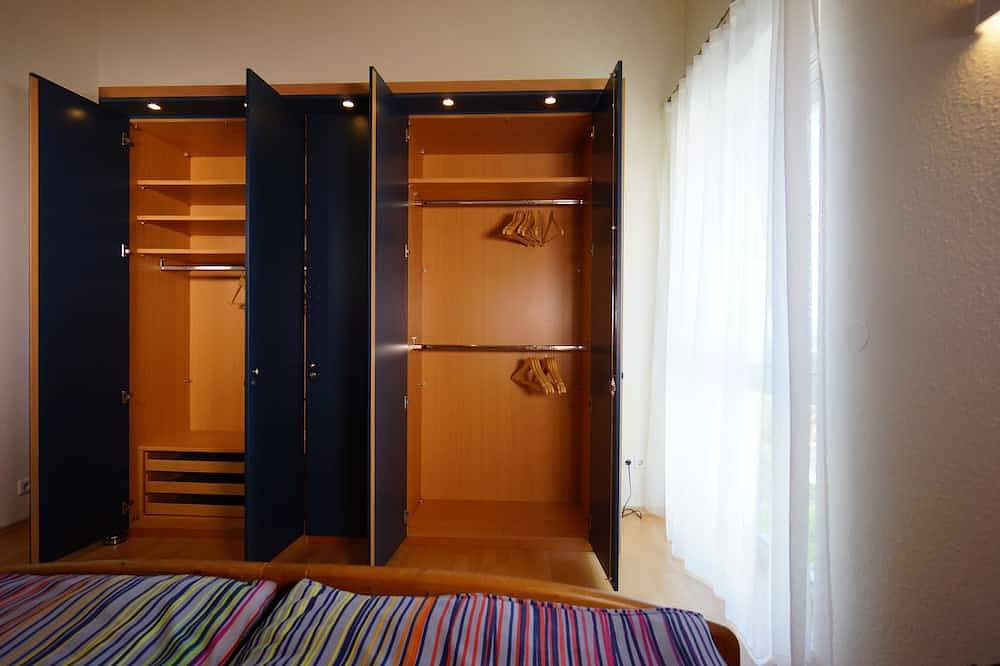 Ganze Wohnung, Ferienwohnung \"Florentin\" \nsüdbalkon mit See, - Berg- und Mainaublick in Daisendorf, Region Bodensee-Oberschwaben