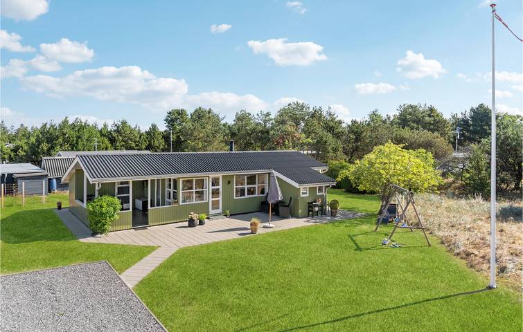 Ferieudlejning for 4 personer, med terrasse og have i Lyngså