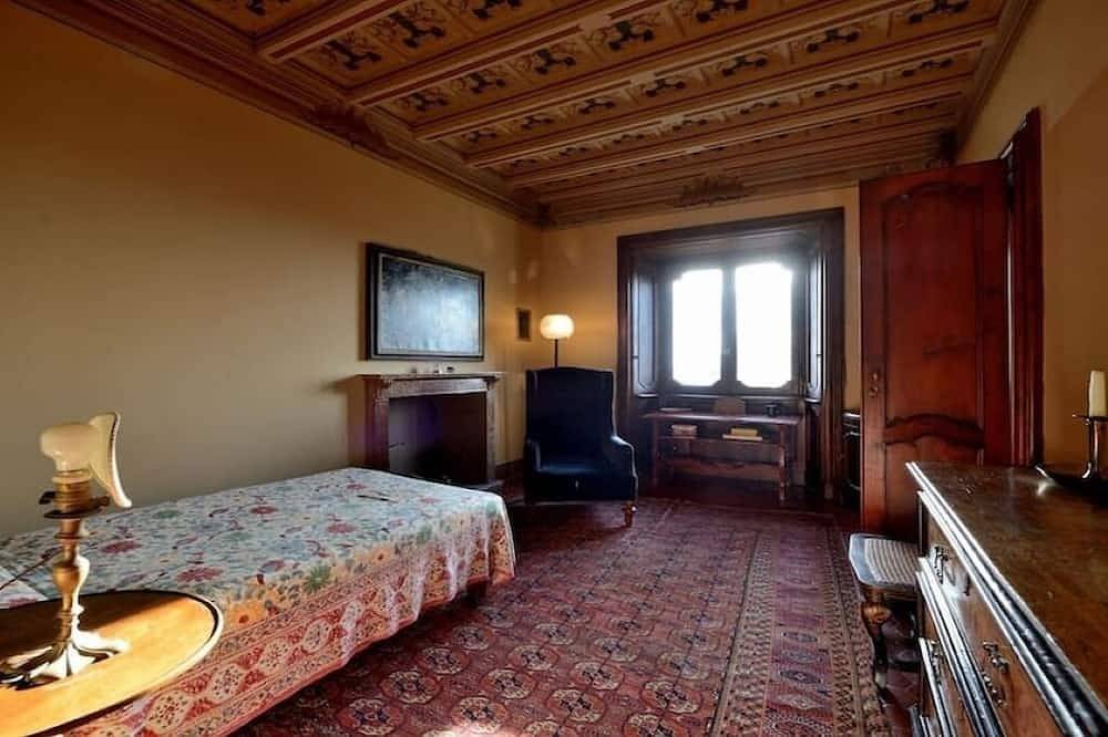 8 Bedroom Villa in Varese in Varese, Varese Province