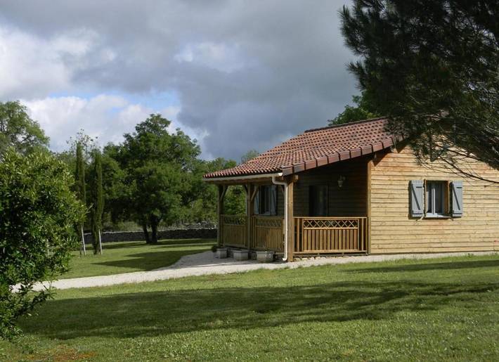 Gîte pour 6 personnes, avec Balcon et Terrasse ainsi que Jardin et Piscine à Promilhanes