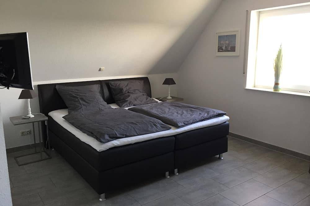 Ganze Wohnung, Schöne, große und helle Ferienwohnung in der Ankerstraße 10 in Greetsiel, Krummhörn