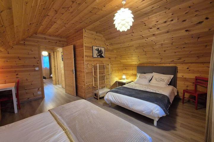 Gîte pour 12 personnes, avec terrasse et jardin à Chastreix - 3