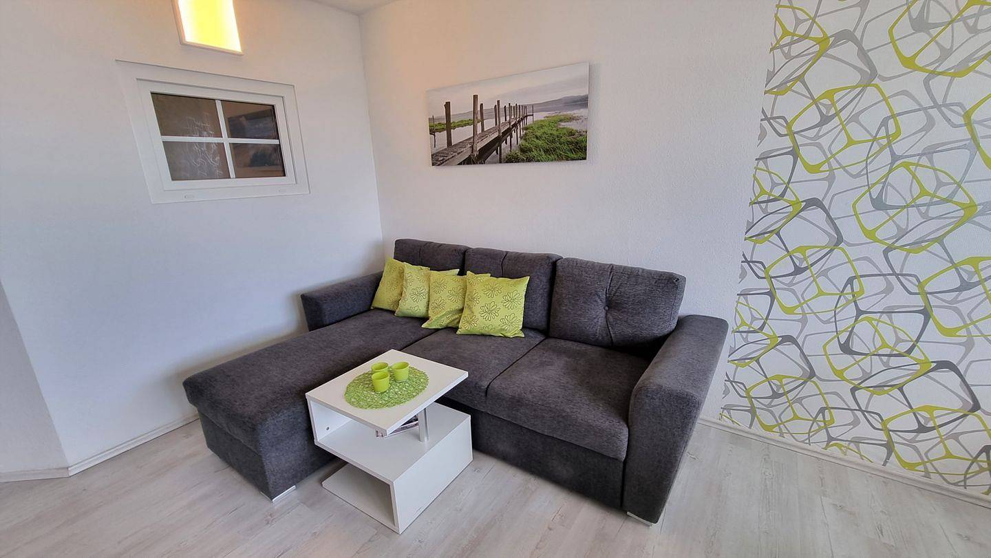 Entire apartment, Ankommen & wohlfühlen..! Moderne und freundlich, hell eingerichtete Wohnung im 8. Stock mit herrlichem Blick über den Binnensee und die Ostsee bis Fehmarn. in Heiligenhafen, East Holstein
