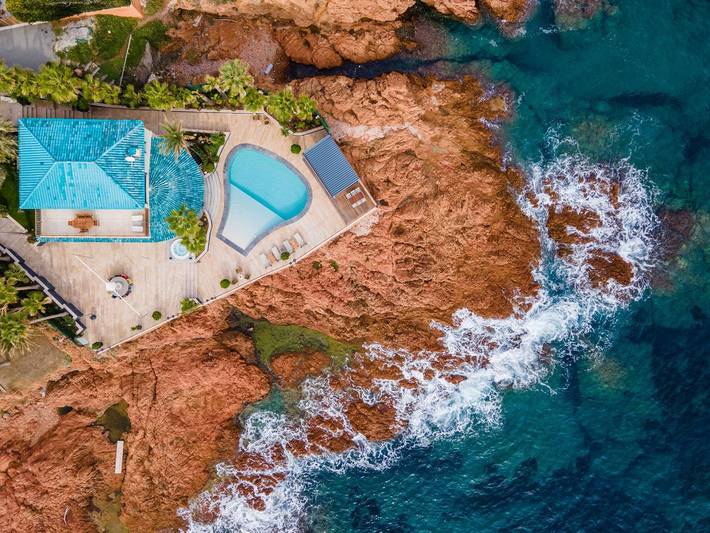 Location de vacances pour 6 personnes, avec Jacuzzi et Terrasse ainsi que Piscine et Vue dans Plage d'Anthéor