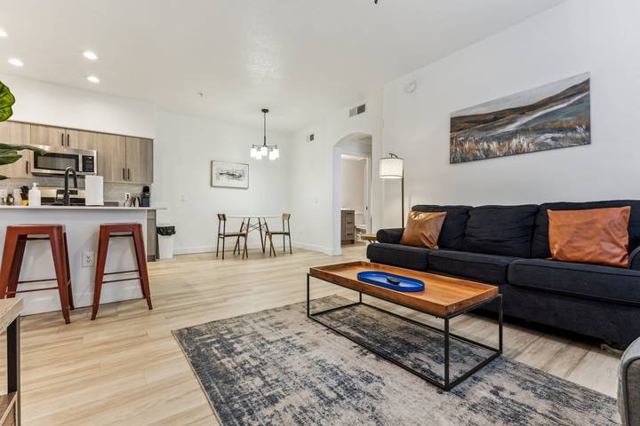 Vacation rental for 2 people, with terrace and yard, with pets in Glendale