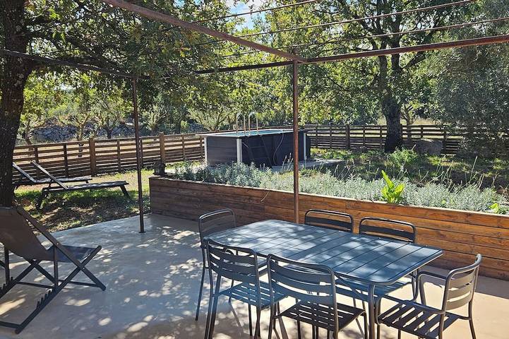 Ganze Wohnung, Quiet cottage in the heart of nature 🌿 Clim & swimming pool - center Var in Le Luc, Draguignan Region