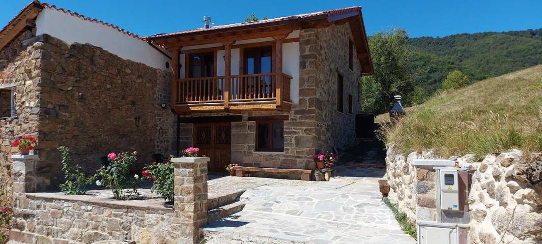 Casa rural para 10 personas, con Balcón y Terraza además de Jardín y Vistas en Camaleño