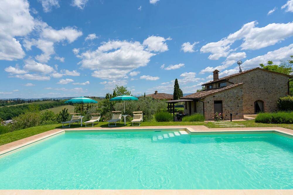 Villa for 6 People in San Gimignano, Siena Province