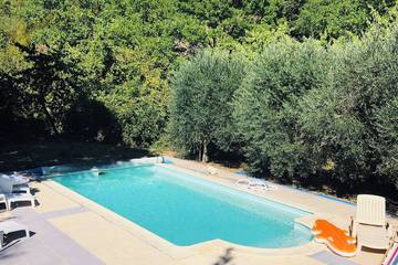 Gîte pour 8 personnes, avec jardin ainsi que terrasse et piscine à Olargues