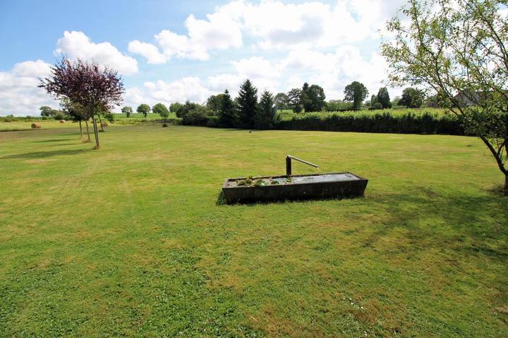 Gîte pour 12 personnes, avec terrasse ainsi que jardin et piscine à Arnac-la-Poste - 2