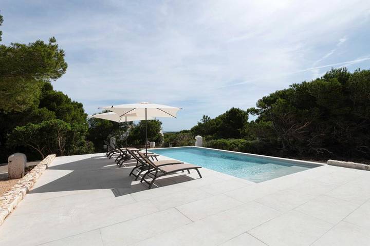 Location de vacances pour 9 personnes, avec vue ainsi que jardin et piscine, animaux acceptés à Cala Morell - 4