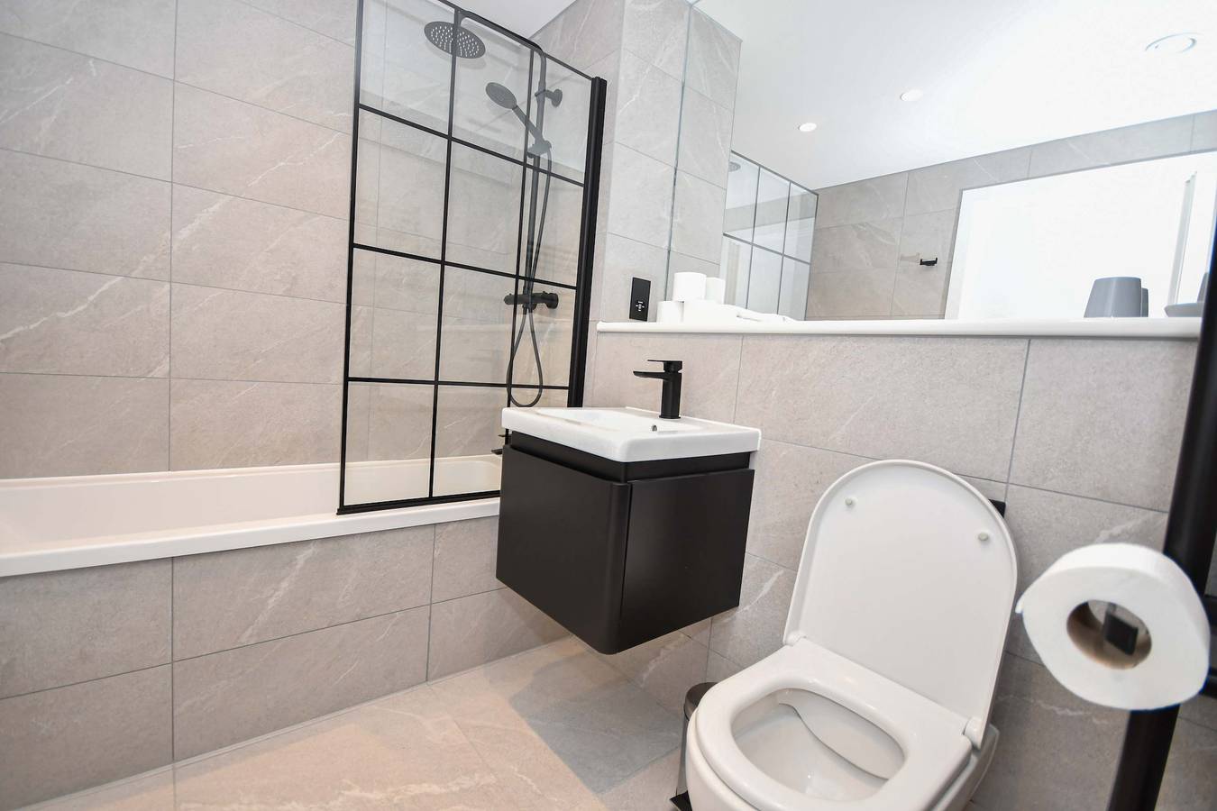 Entire apartment, Modern 1 Bed Flat in Central Manchester w Balcony in Manchester, Greater Manchester