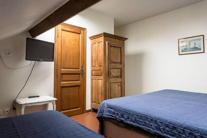 Ferienhaus-Traditionell-Ensuite mit Badewanne und Dusche-Gartenblick in Luc-sur-Mer, Caen und Umgebung