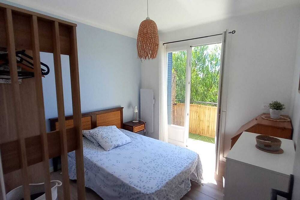 1.5 km from \"plage de la Garde\" Top of Villa with private garden and barbecue area in La Garde, Toulon region