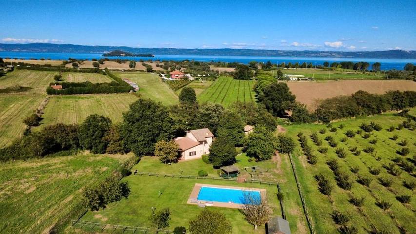 Ferienwohnung für 2 Personen, mit Balkon und Garten sowie Pool und Ausblick in Capodimonte