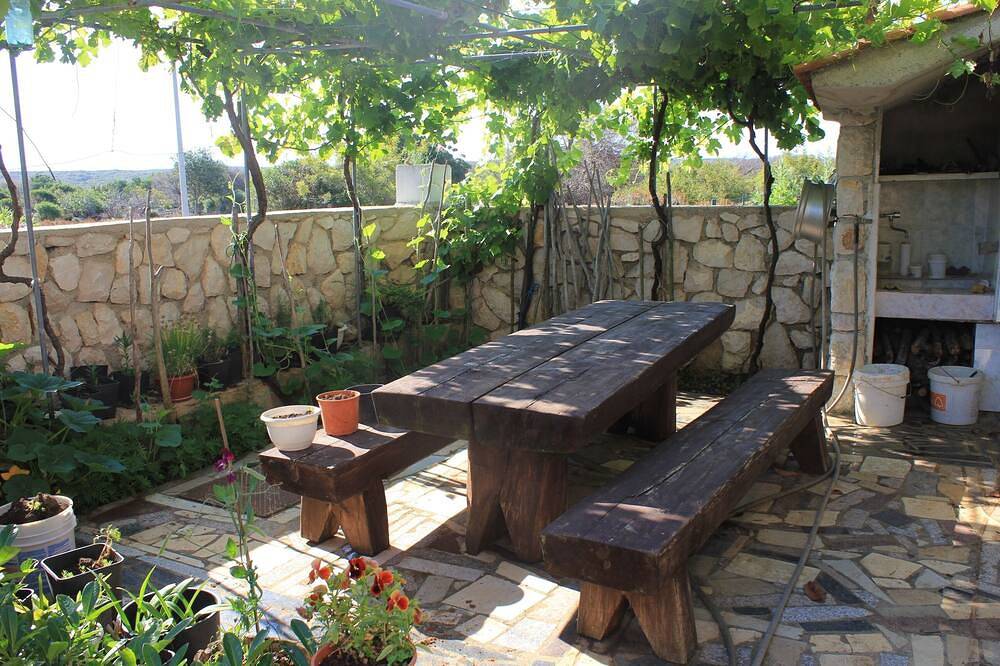Ganze Wohnung, Studio Appartement mit Terrasse und Meerblick Punta kriza, Cres in Lošinj, Cres