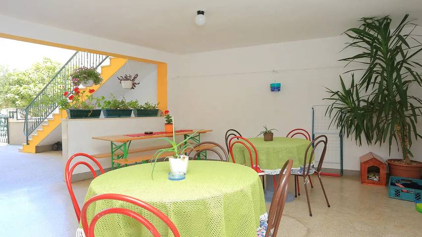 Ferienwohnung für 10 Personen, mit Terrasse in Omis