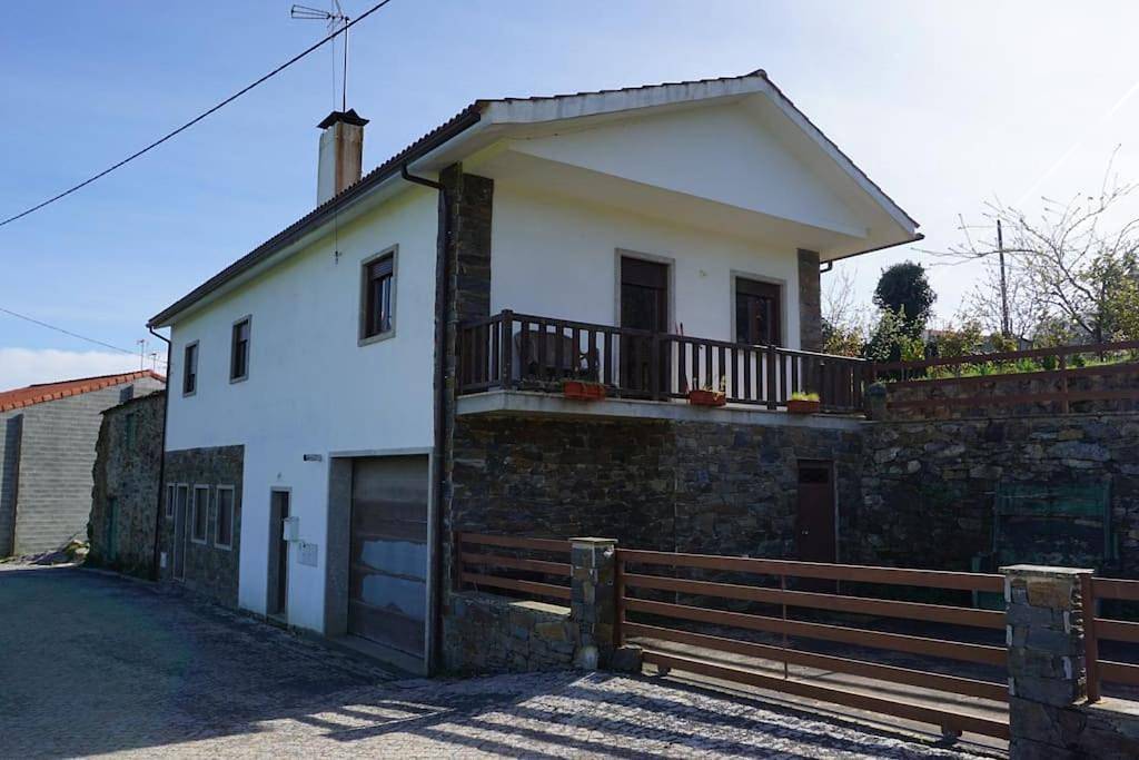 Two-Bedroom House in Montesinho