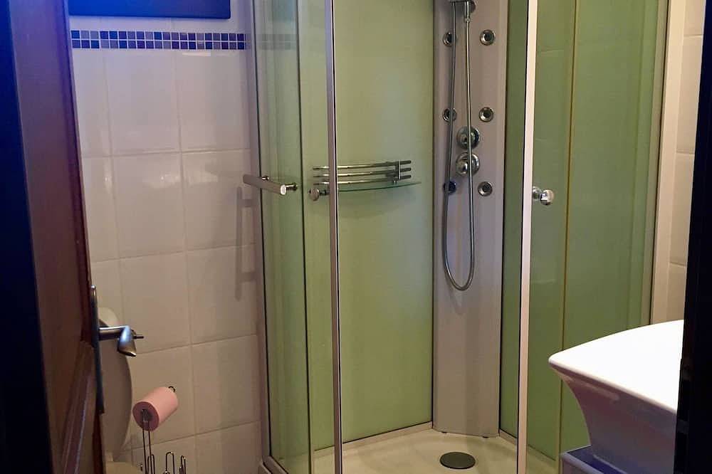 Appartement entier, Appartement indépendant dans maison. in Le Born, Haute-Garonne
