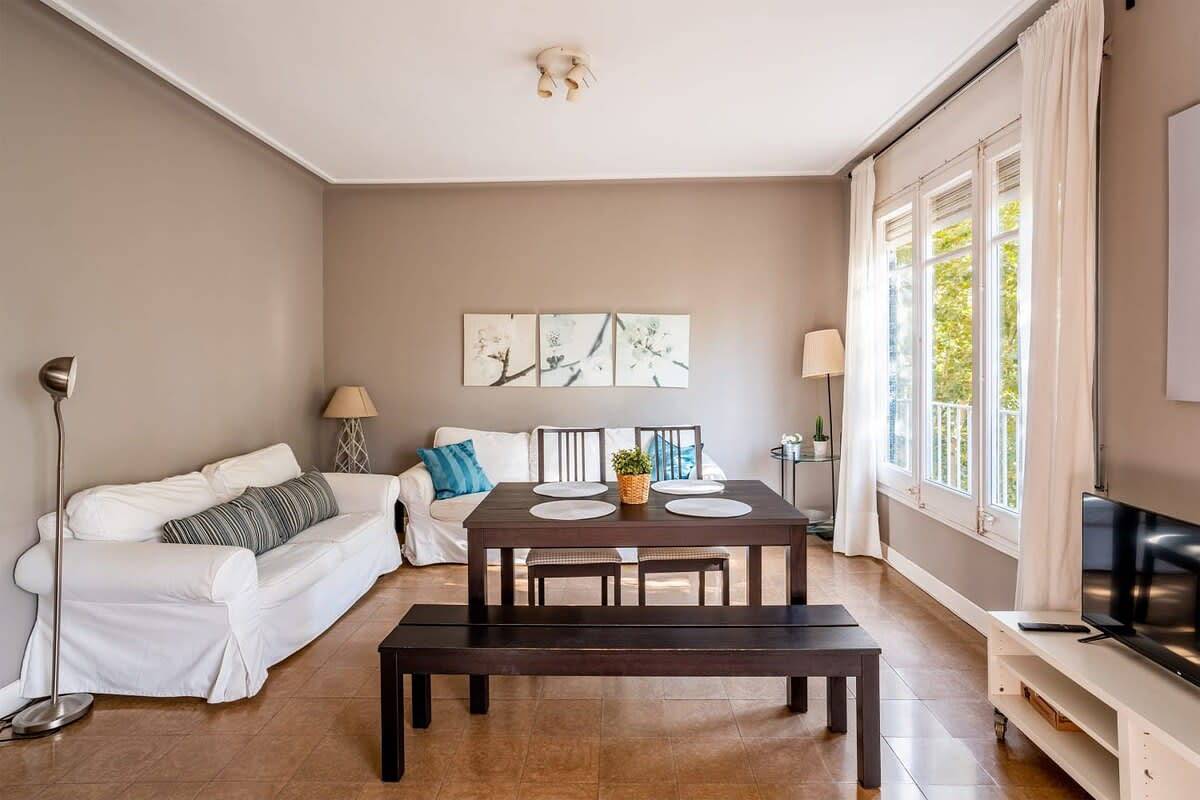 Entire apartment, Sants Estacio - Modern and comfy 4Bd for 8 guests in Barcelona Centre, Barcelona