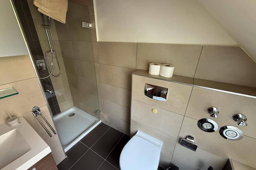 Ganze Wohnung, Wunderschöne Dachgeschosswohnung mit Seeblick in Rheinsberger See, Rheinsberg