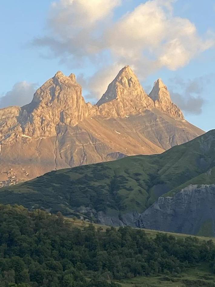 Chalet pour 8 personnes, avec terrasse, animaux acceptés à Albiez-Montrond