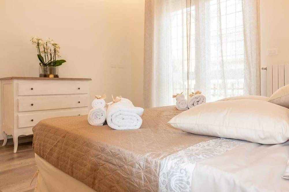 La Camelia Bianca, villa indépendante avec jardin et bain à remous extérieur in Rome, Province de Rome