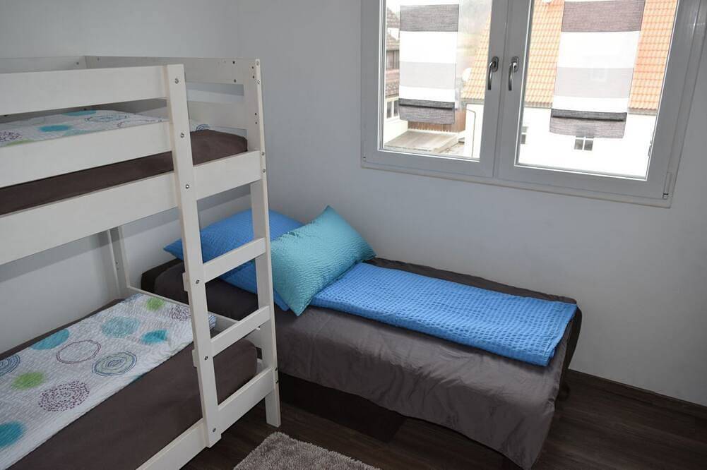 Ganze Wohnung, Ferienwohnung 1 mit Südbalkon in Zirndorf, Franken