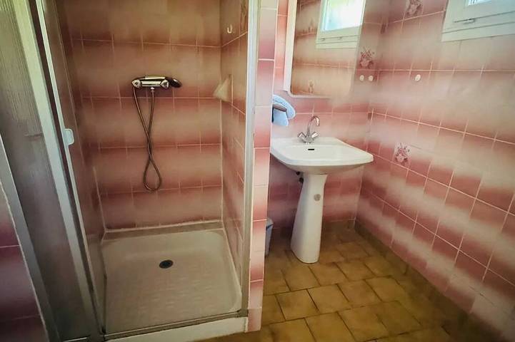 Gîte pour 3 personnes dans Thermes De Neris Les Bains Neris Les Bains - 4