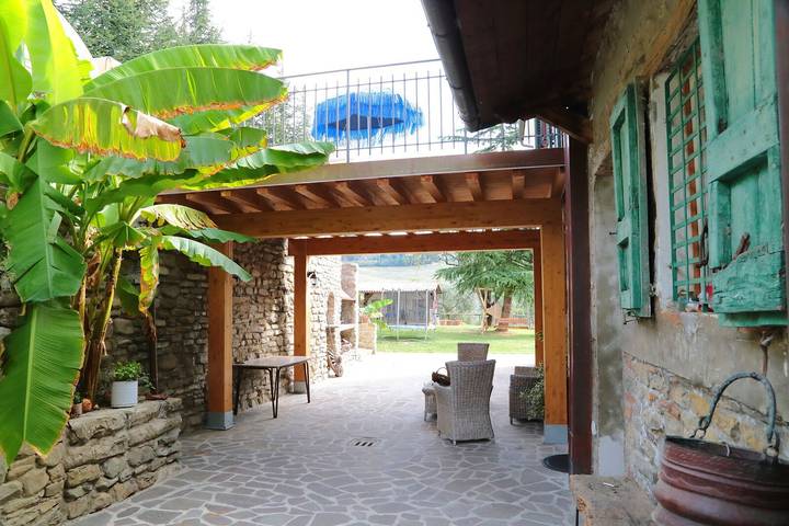 Agriturismo per 5 persone, con Idromassaggio e Giardino nonché Sauna e Vista lago a Modigliana