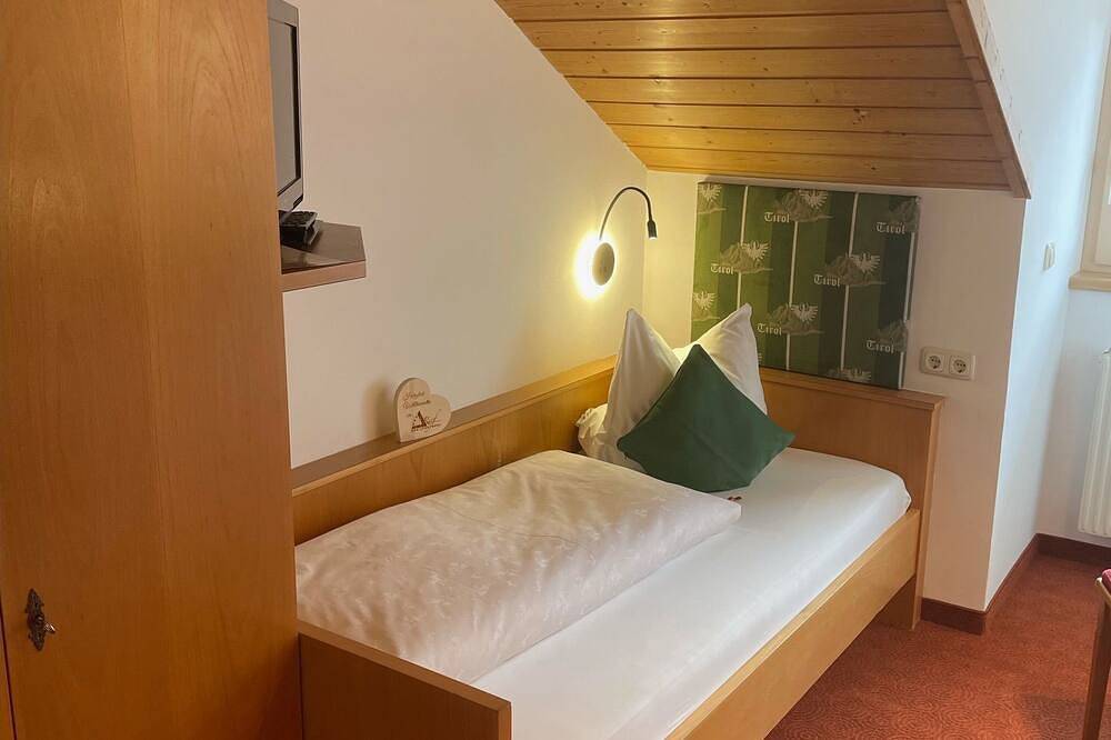 Geheel appartement, Apartment 3 for 1 - 2 persons - The Apartment Rief - at home at the in Tannheim, Allgäuer Alpen (Oostenrijk)