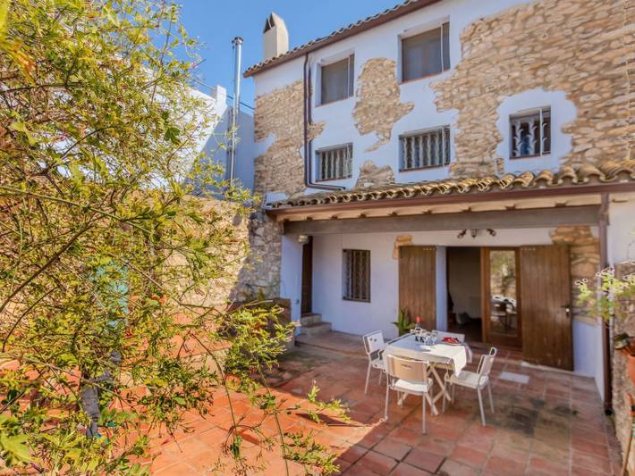 Casa rural para 6 personas, con terraza y vistas en Vespellá