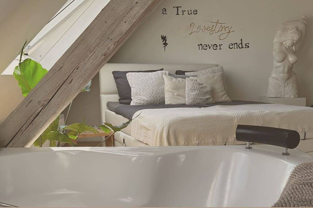 Entire apartment, Jade Suite, whirlpool and Netflix in Stadtbezirk VIII, Essen