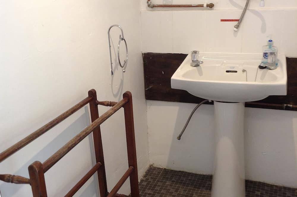 Shepherds Hut \"Jessica\" in fantastic location in Snowdonia