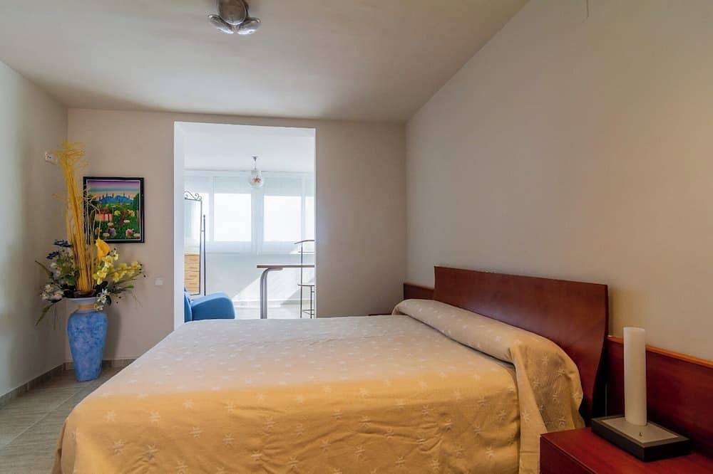 Apartamento entero, Espectacular sobreatico, con wifi, bien comunicado. in San Adrián del Besós, Barcelonés